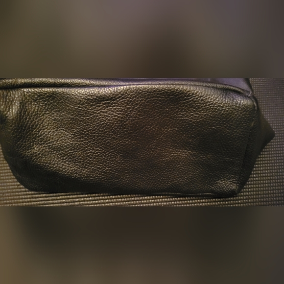 Pebbled black leather unlined tote bag with zippered inner pouch - Picture 3 of 4